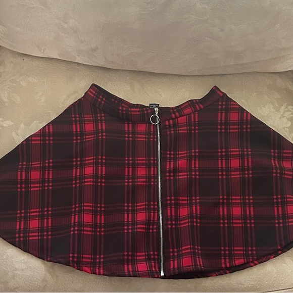 Hot Topic Asymmetrical Plaid Skirt in Red and Black - Picture 1 of 3